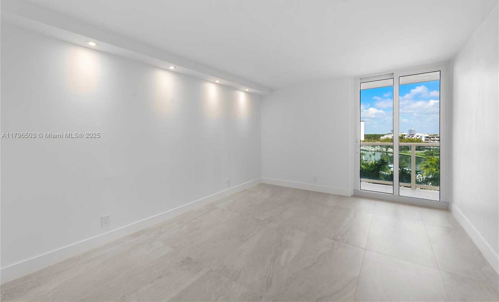 Small Image of 100 BAYVIEW DR #604, Sunny Isles Beach Number 20