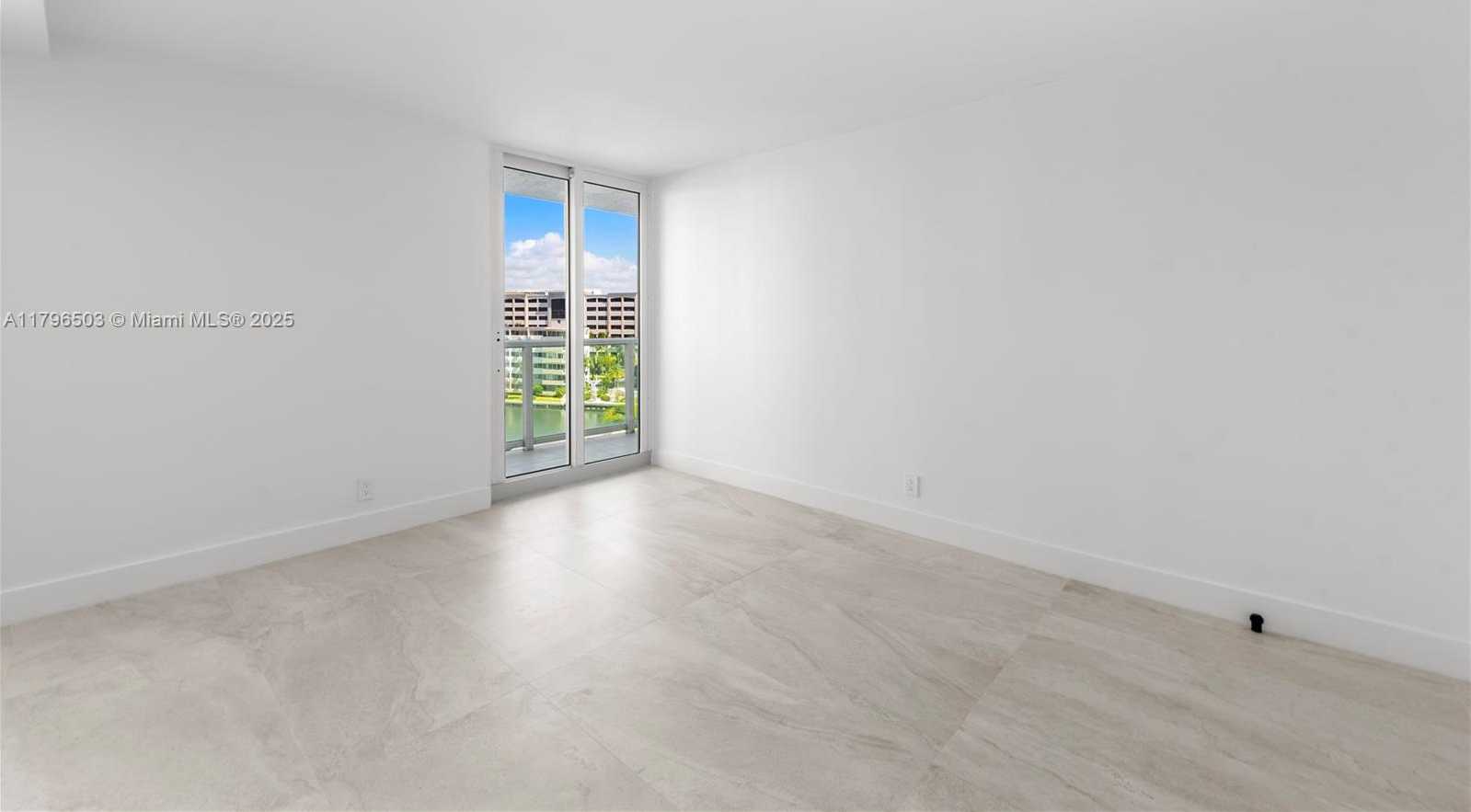 Small Image of 100 BAYVIEW DR #604, Sunny Isles Beach Number 21