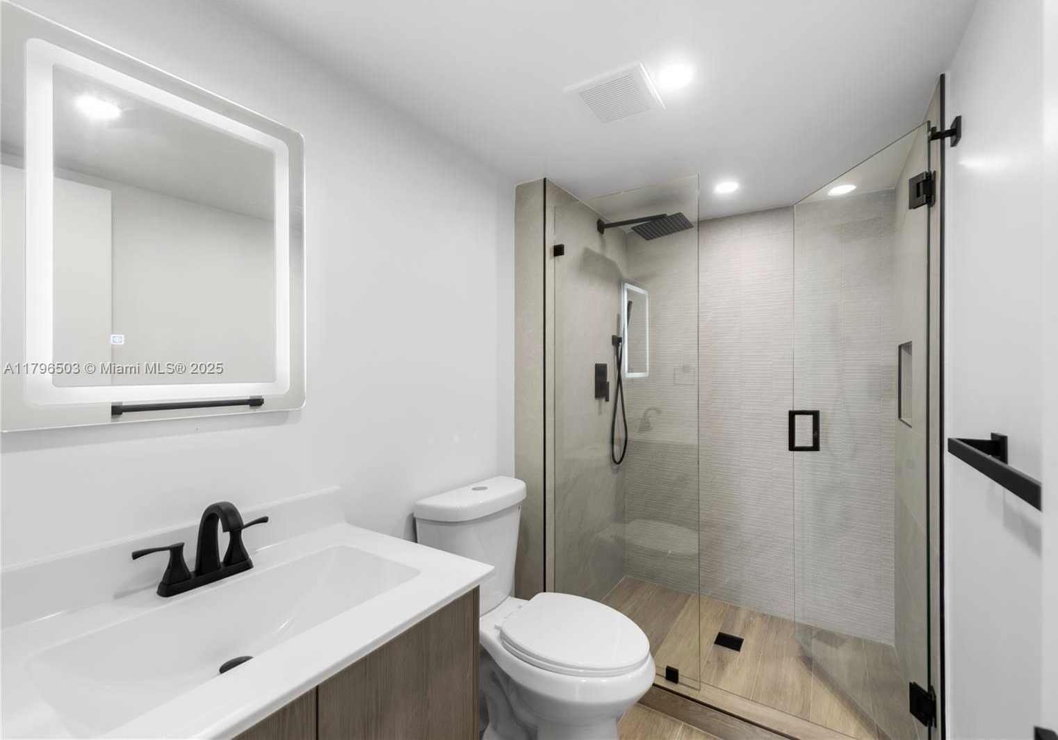Small Image of 100 BAYVIEW DR #604, Sunny Isles Beach Number 22