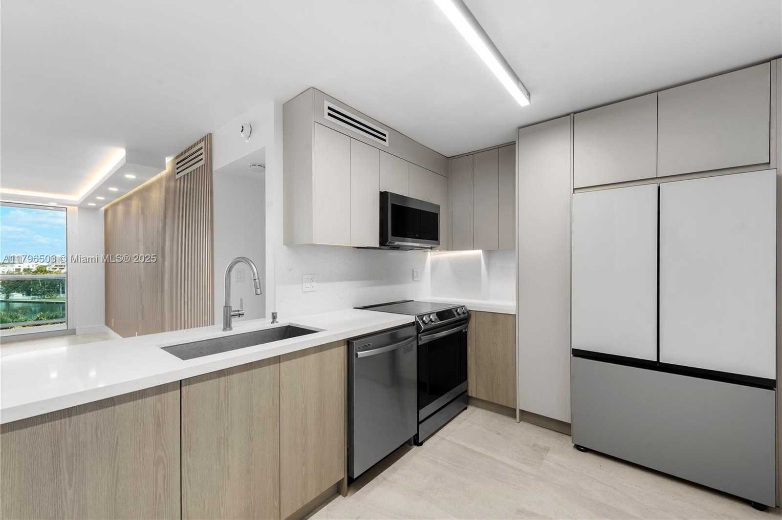 Small Image of 100 BAYVIEW DR #604, Sunny Isles Beach Number 25