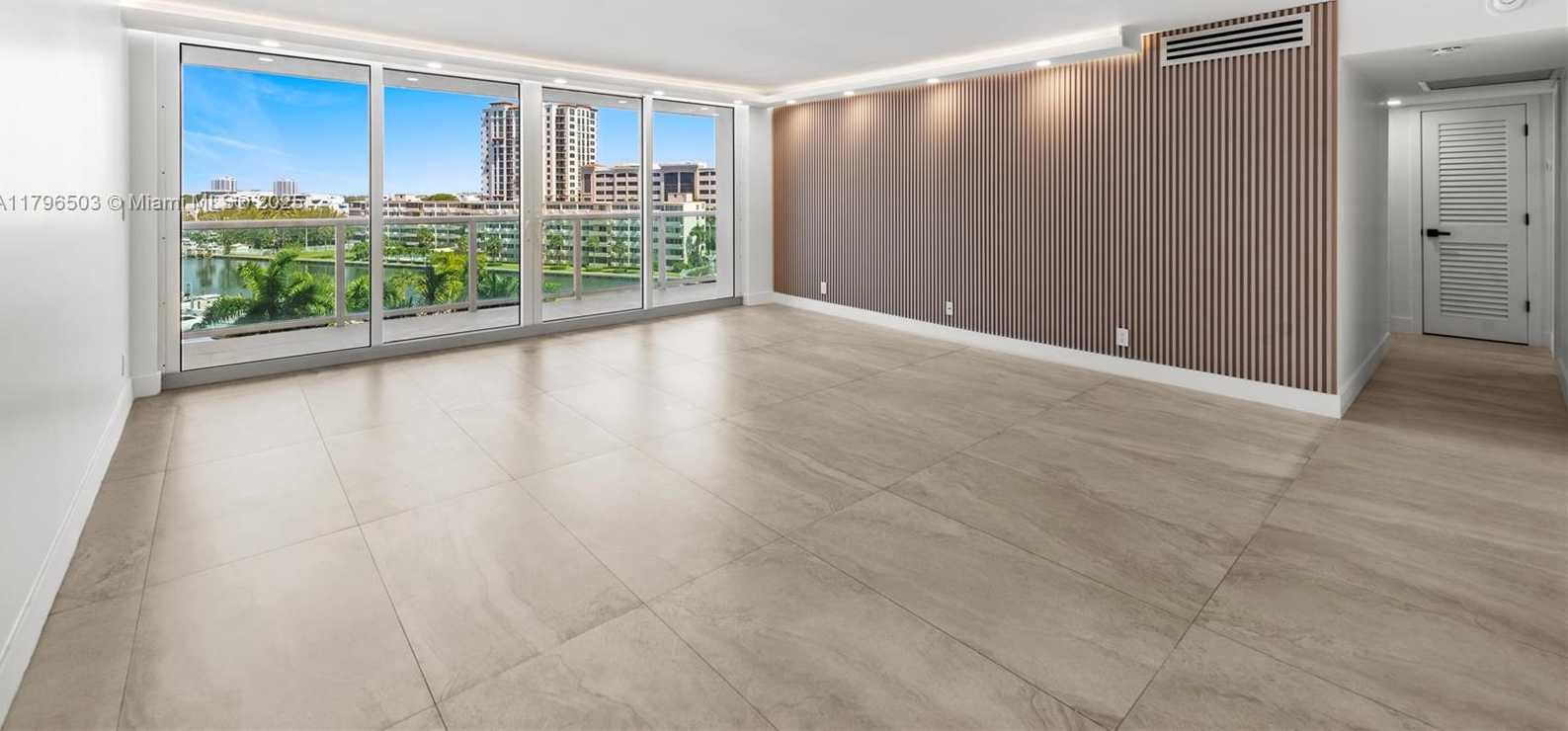 Small Image of 100 BAYVIEW DR #604, Sunny Isles Beach Number 3