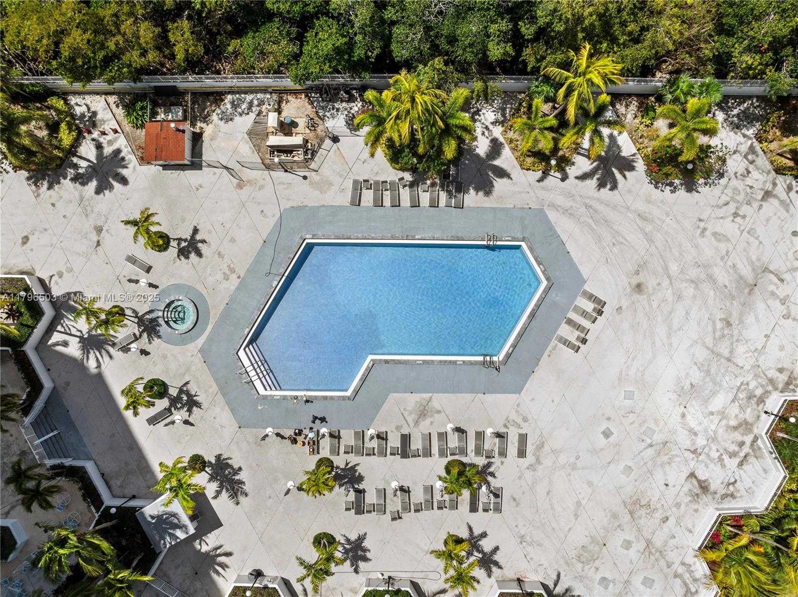 Small Image of 100 BAYVIEW DR #604, Sunny Isles Beach Number 31
