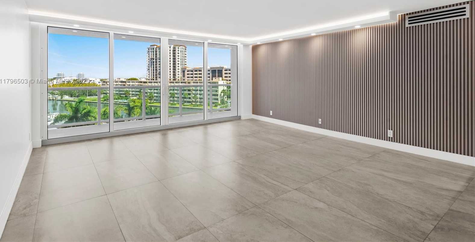 Small Image of 100 BAYVIEW DR #604, Sunny Isles Beach Number 4