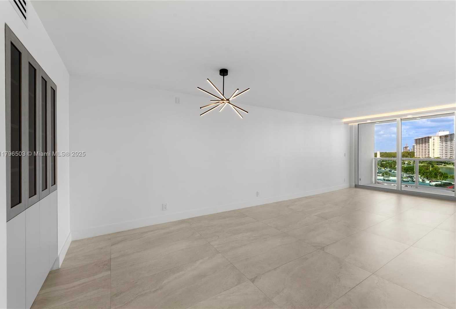 Small Image of 100 BAYVIEW DR #604, Sunny Isles Beach Number 7