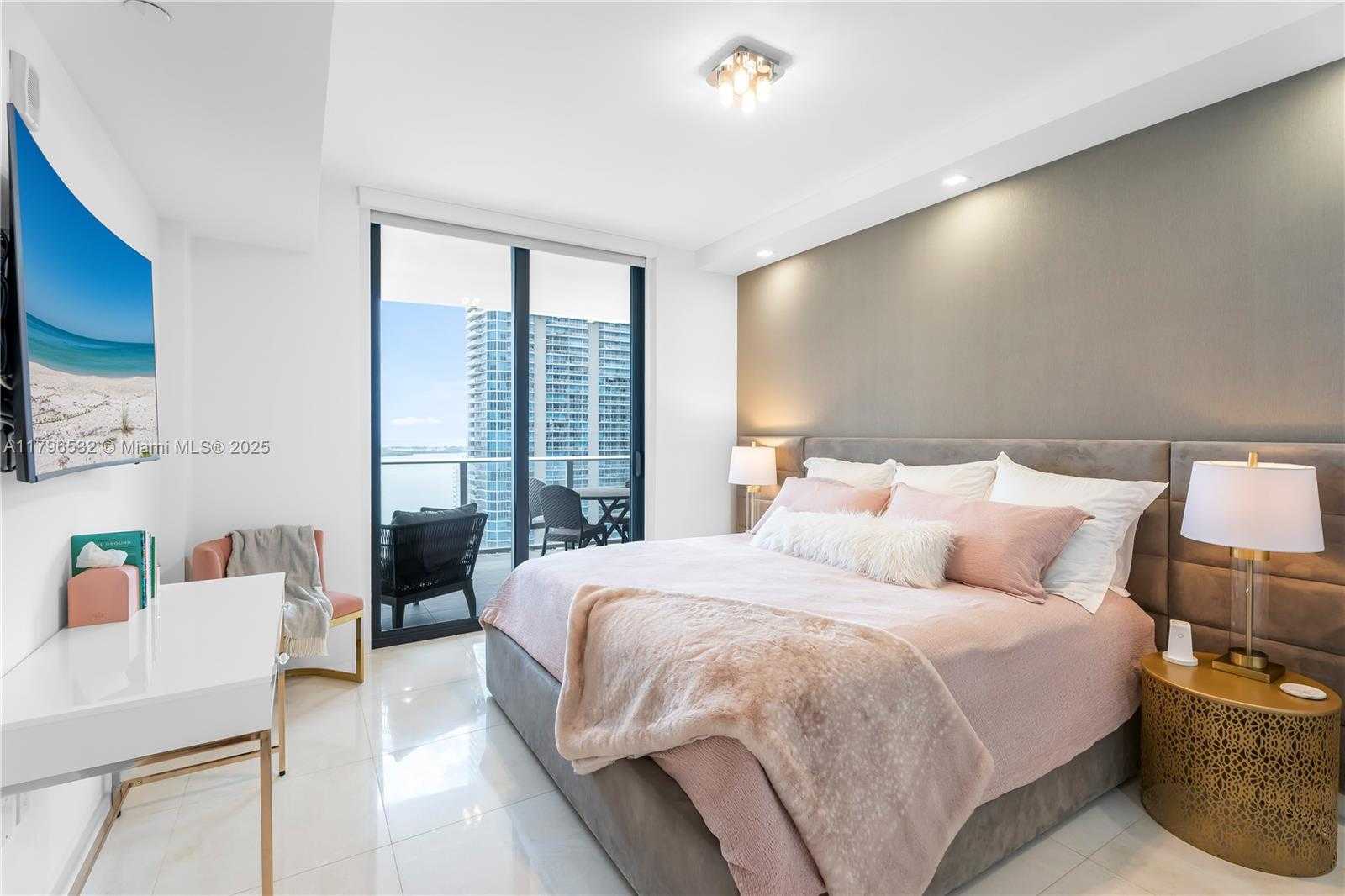 Small Image of 1010 BRICKELL AVE #3501, Miami Number 11