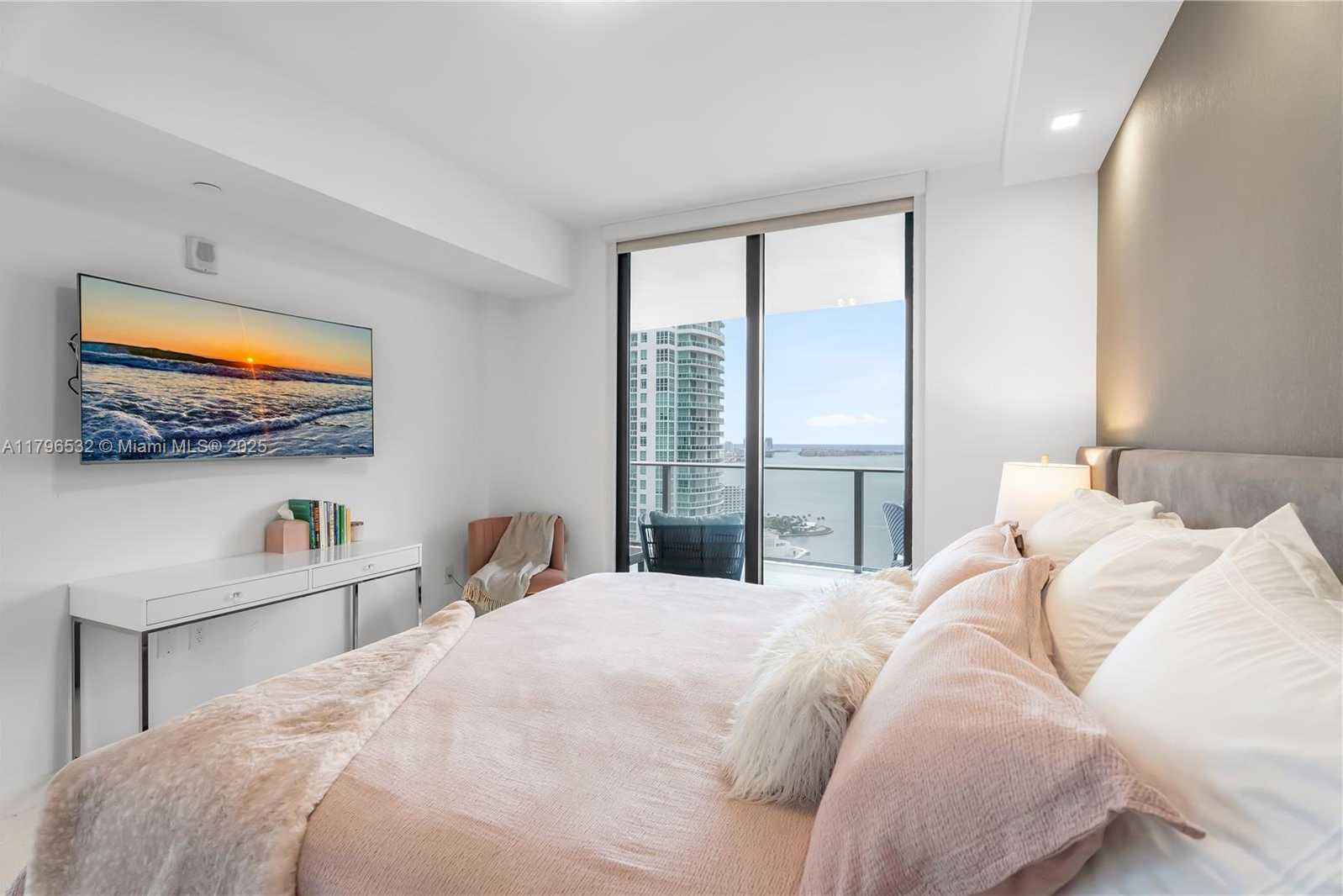 Small Image of 1010 BRICKELL AVE #3501, Miami Number 12