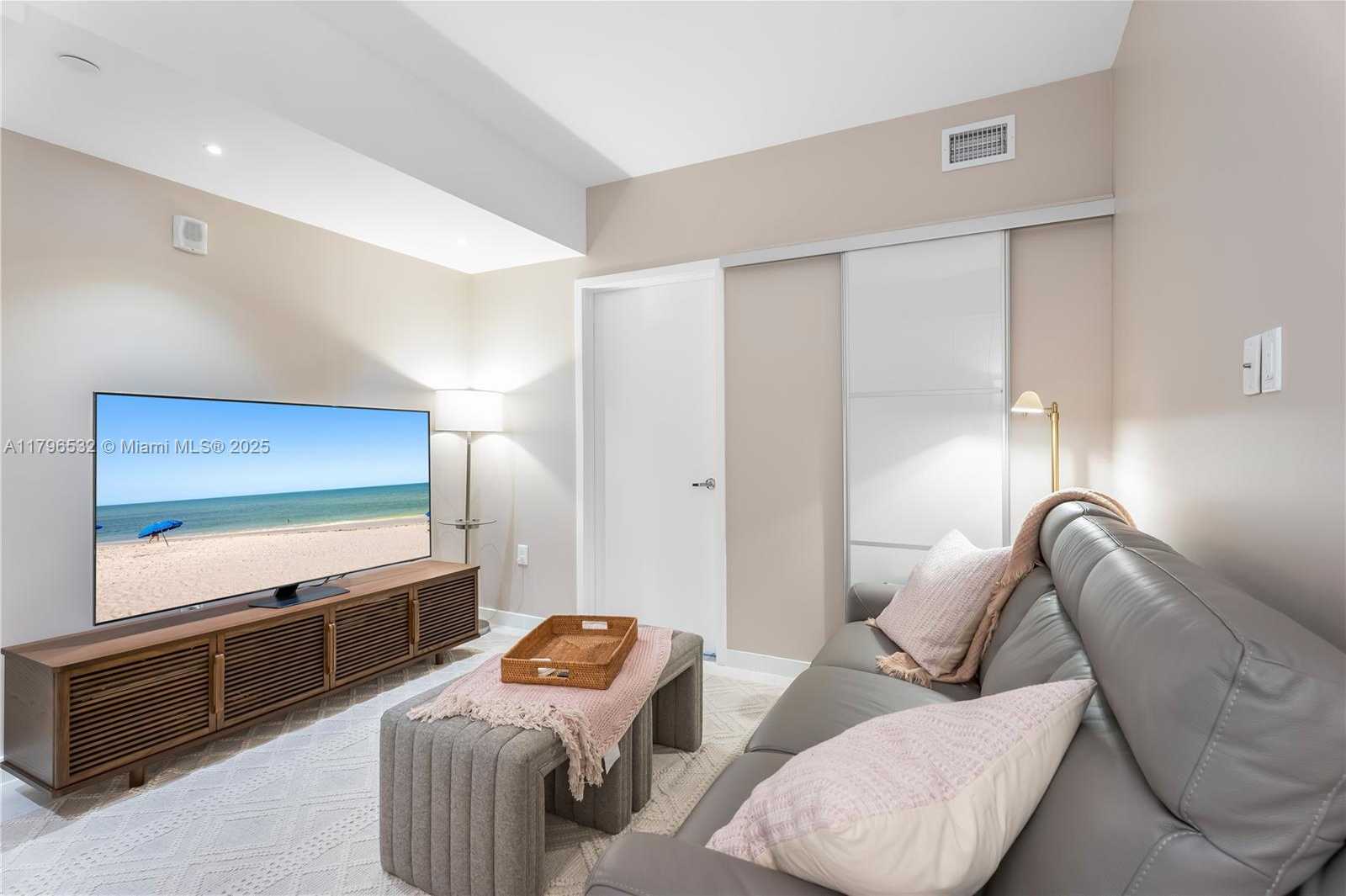 Small Image of 1010 BRICKELL AVE #3501, Miami Number 19