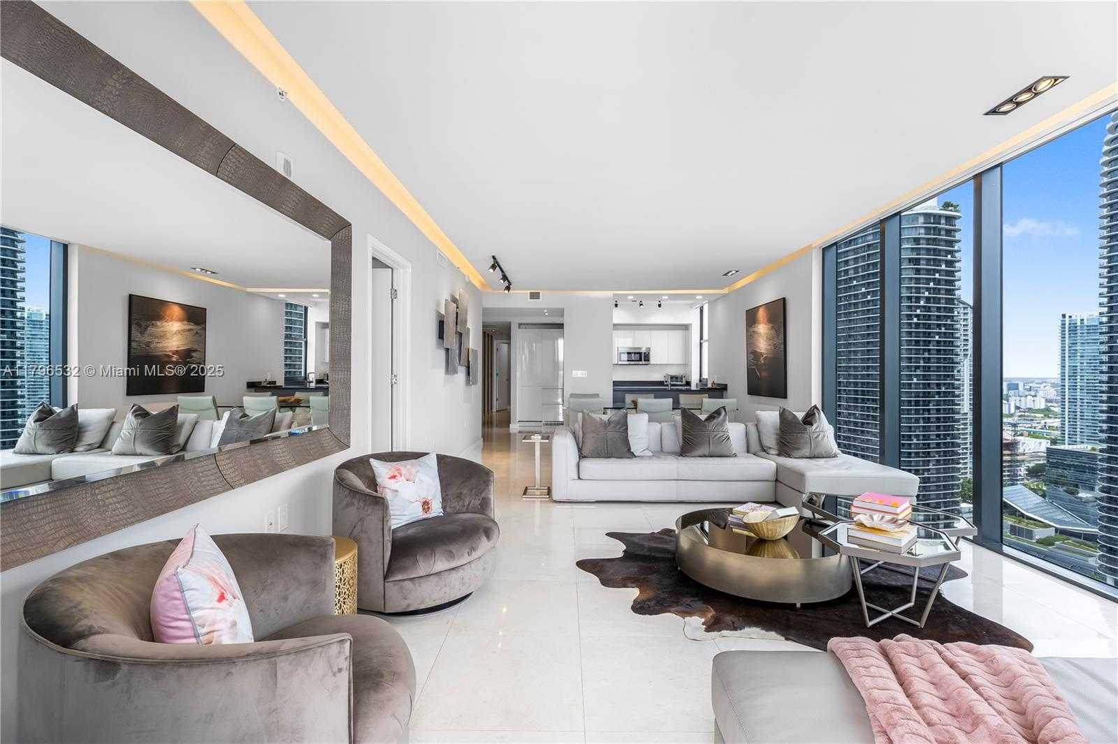 Small Image of 1010 BRICKELL AVE #3501, Miami Number 5