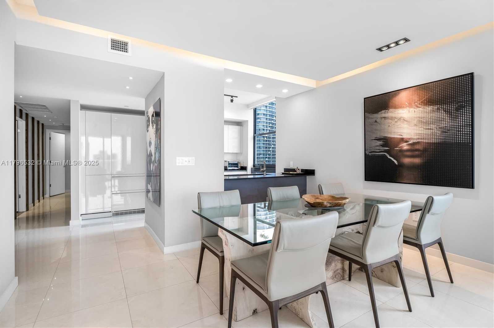 Small Image of 1010 BRICKELL AVE #3501, Miami Number 8