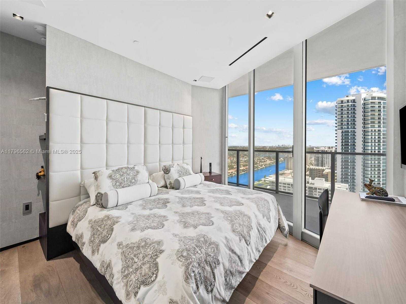Small Image of 3101 SOUTH OCEAN DR #2905, Hollywood Number 24