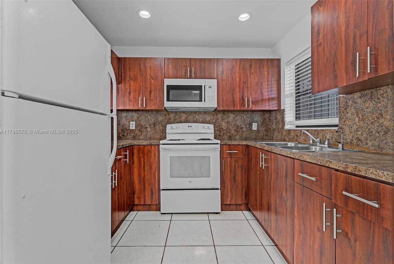 Small Image of 6215 WEST 24TH AVE #203-7, Hialeah Number 17
