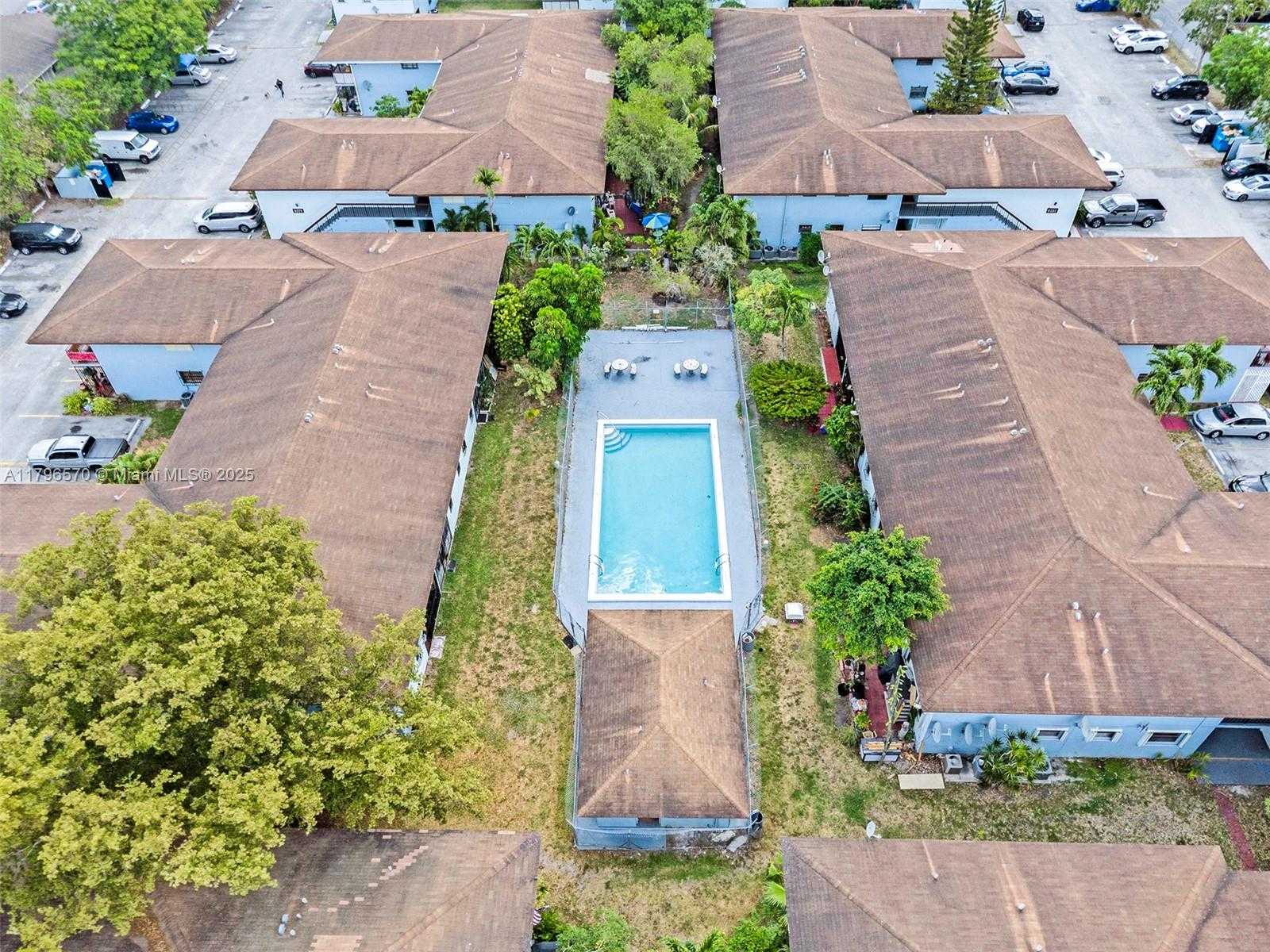 Small Image of 6215 WEST 24TH AVE #203-7, Hialeah Number 8