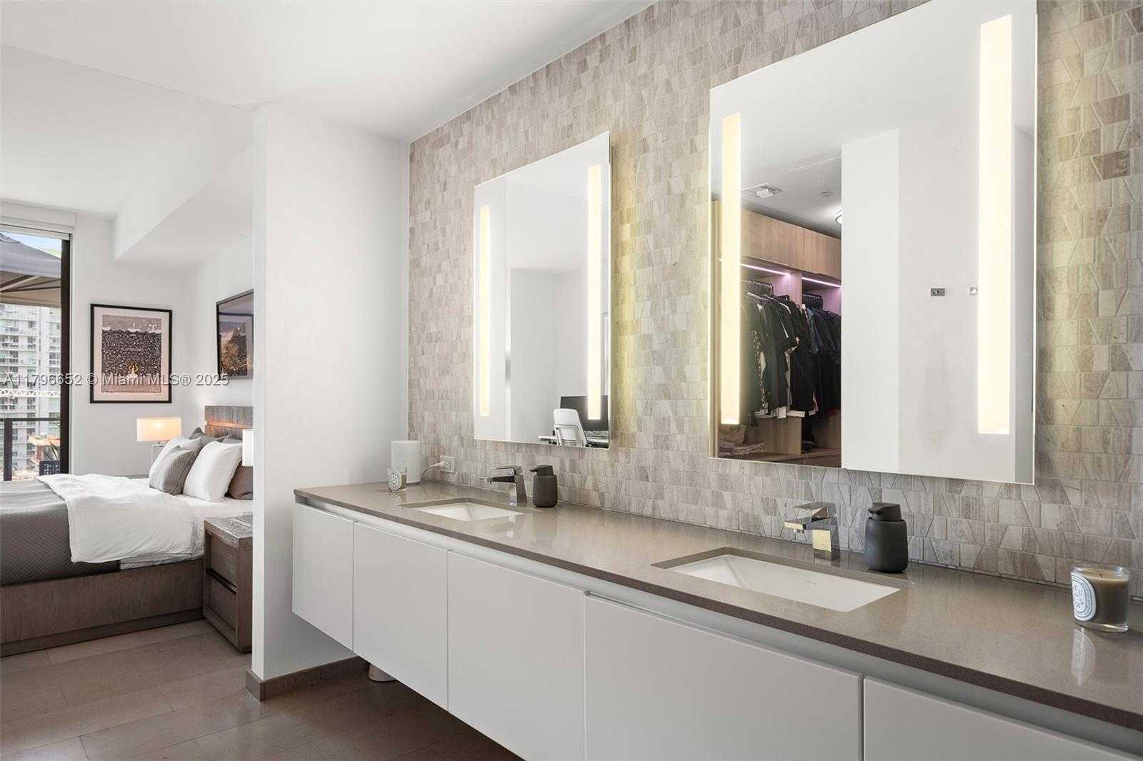 Small Image of 68 SOUTH EAST 6TH ST #1708, Miami Number 17