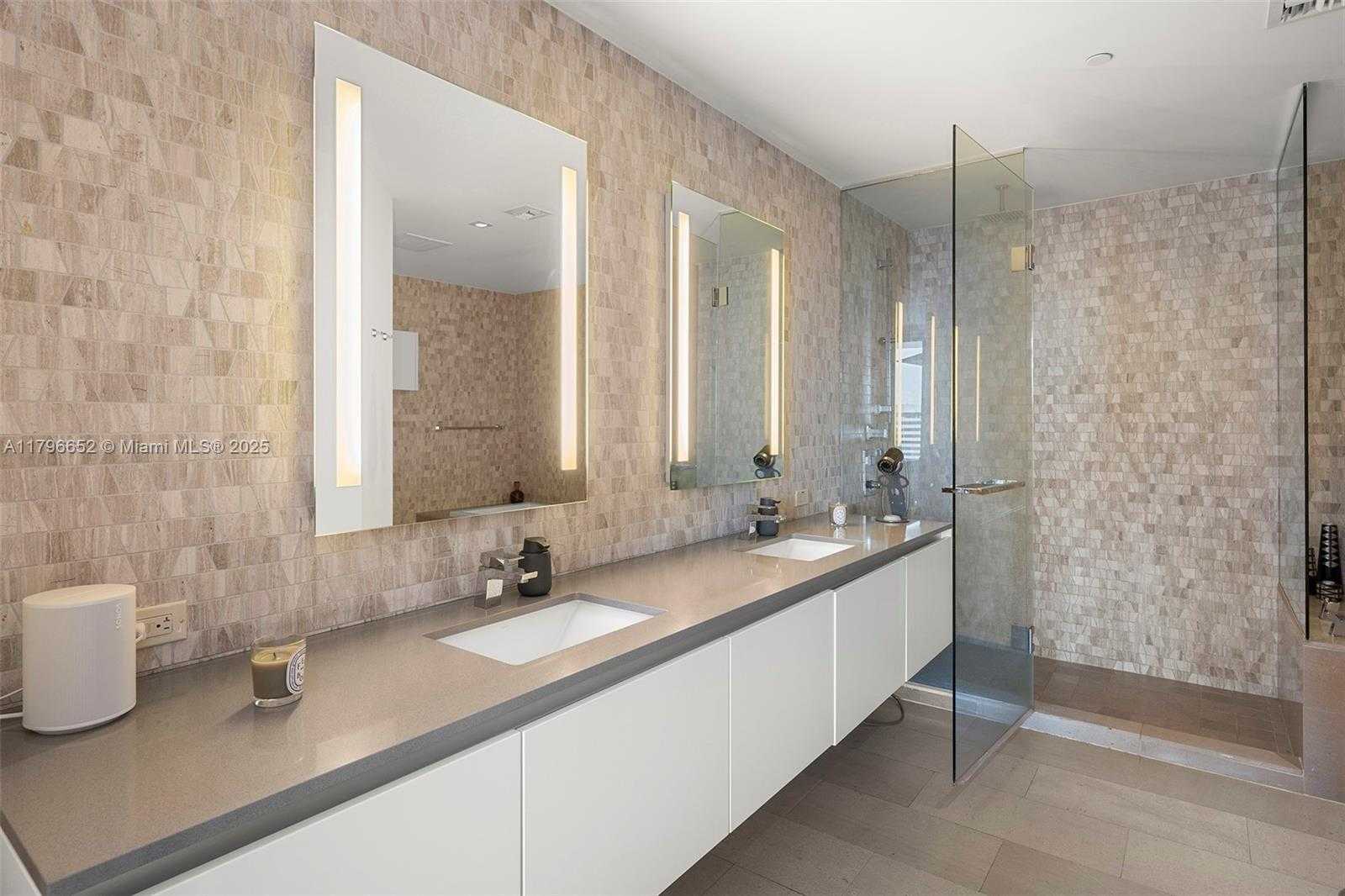 Small Image of 68 SOUTH EAST 6TH ST #1708, Miami Number 18