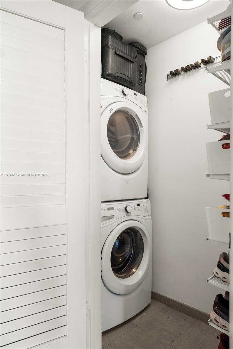 Small Image of 68 SOUTH EAST 6TH ST #1708, Miami Number 23
