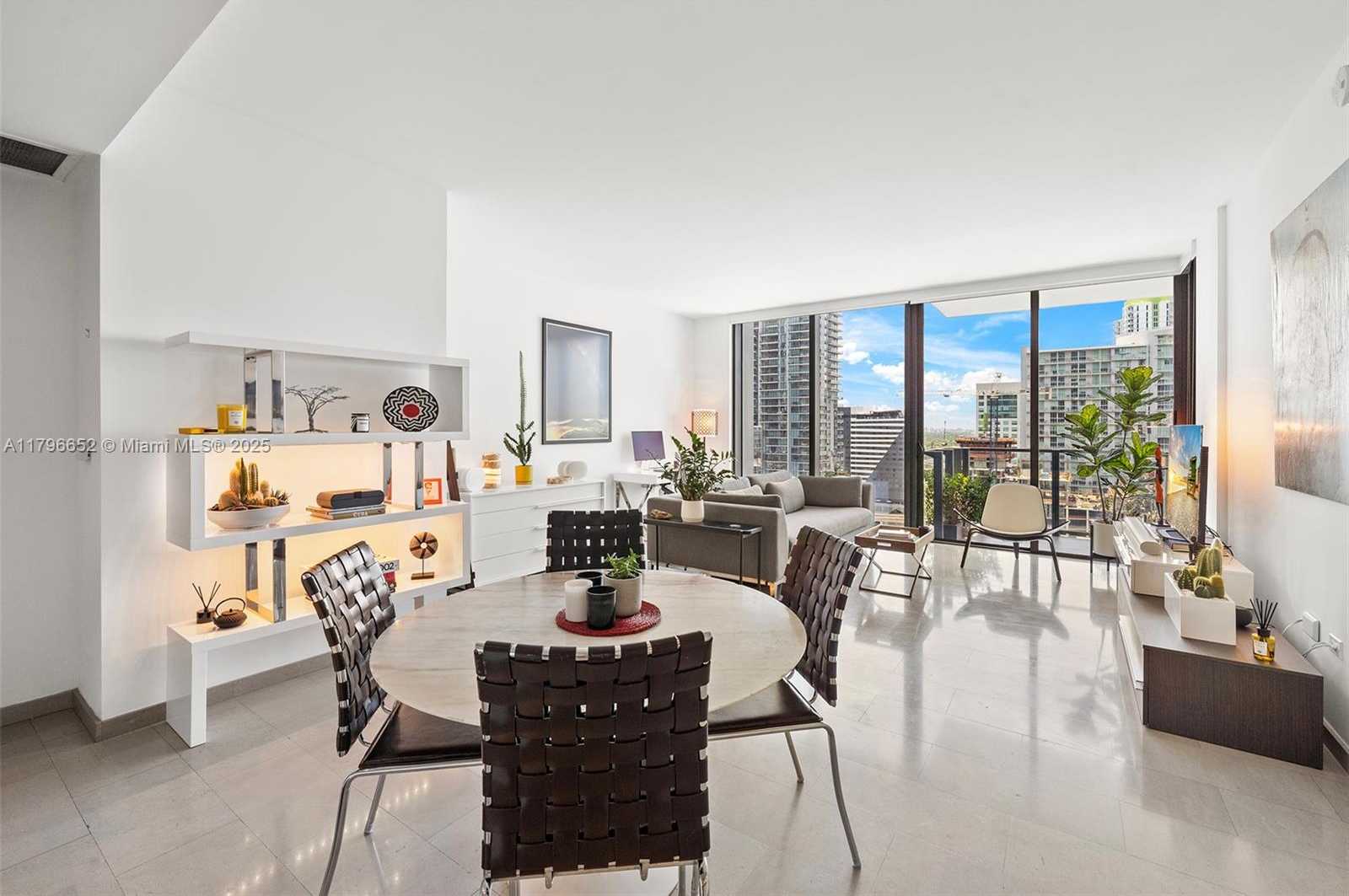 Small Image of 68 SOUTH EAST 6TH ST #1708, Miami Number 3