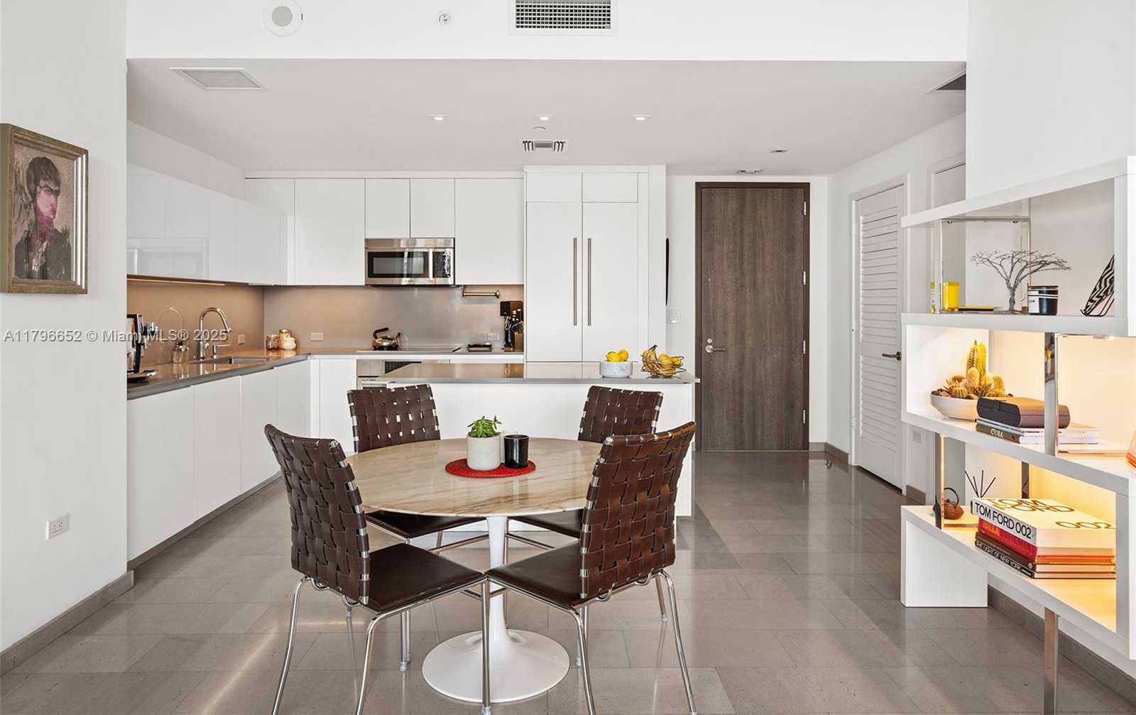 Small Image of 68 SOUTH EAST 6TH ST #1708, Miami Number 4