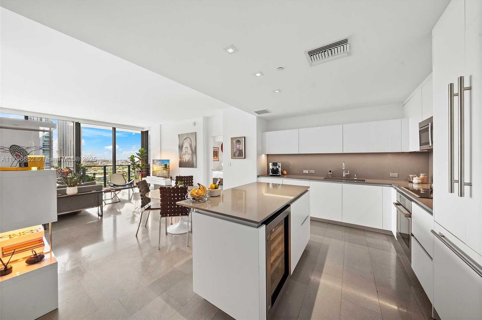 Small Image of 68 SOUTH EAST 6TH ST #1708, Miami Number 6