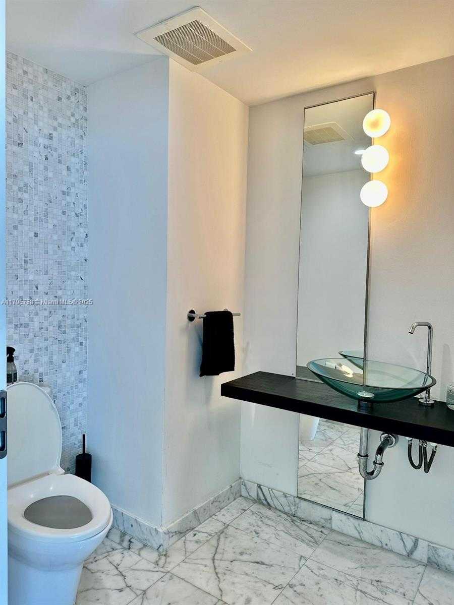 Small Image of 200 SOUTH BISCAYNE BLVD #3900, Miami Number 11