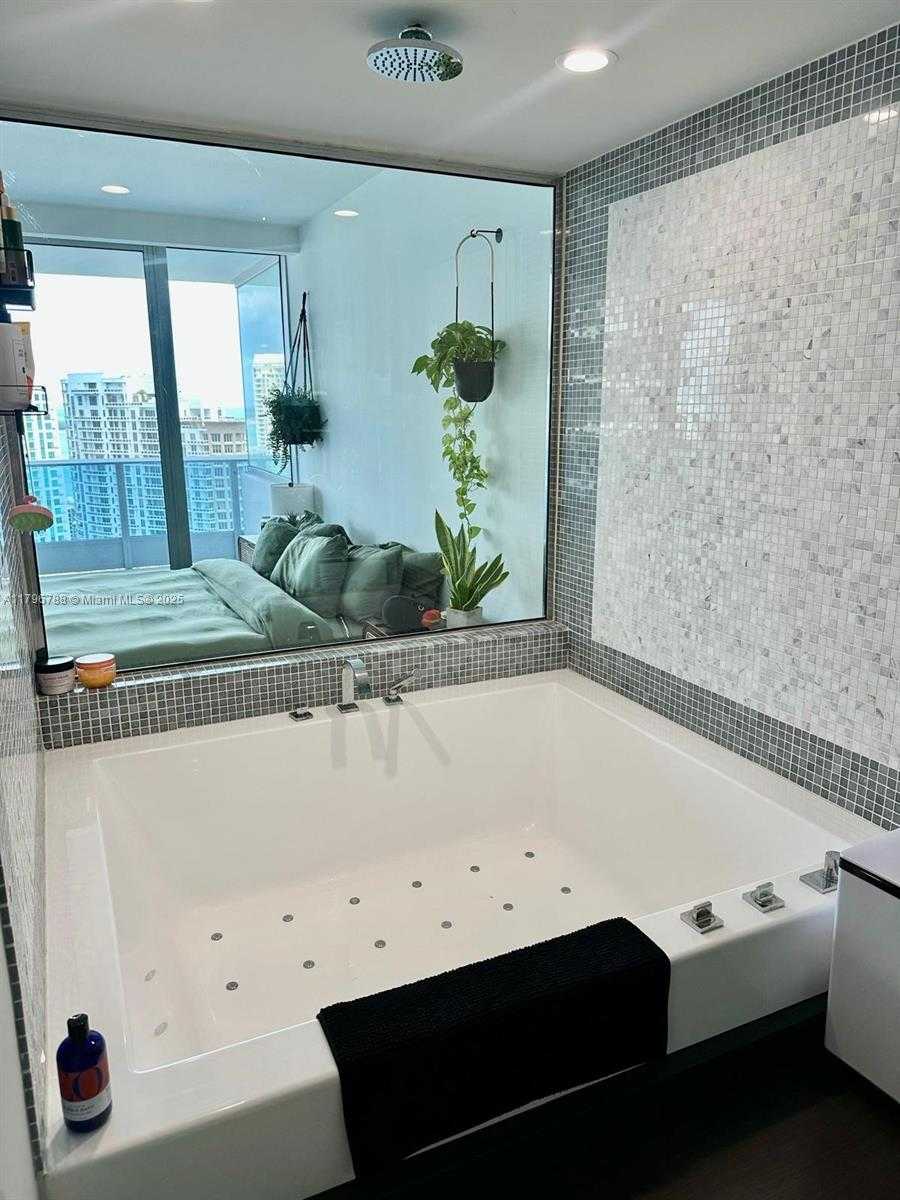 Small Image of 200 SOUTH BISCAYNE BLVD #3900, Miami Number 16