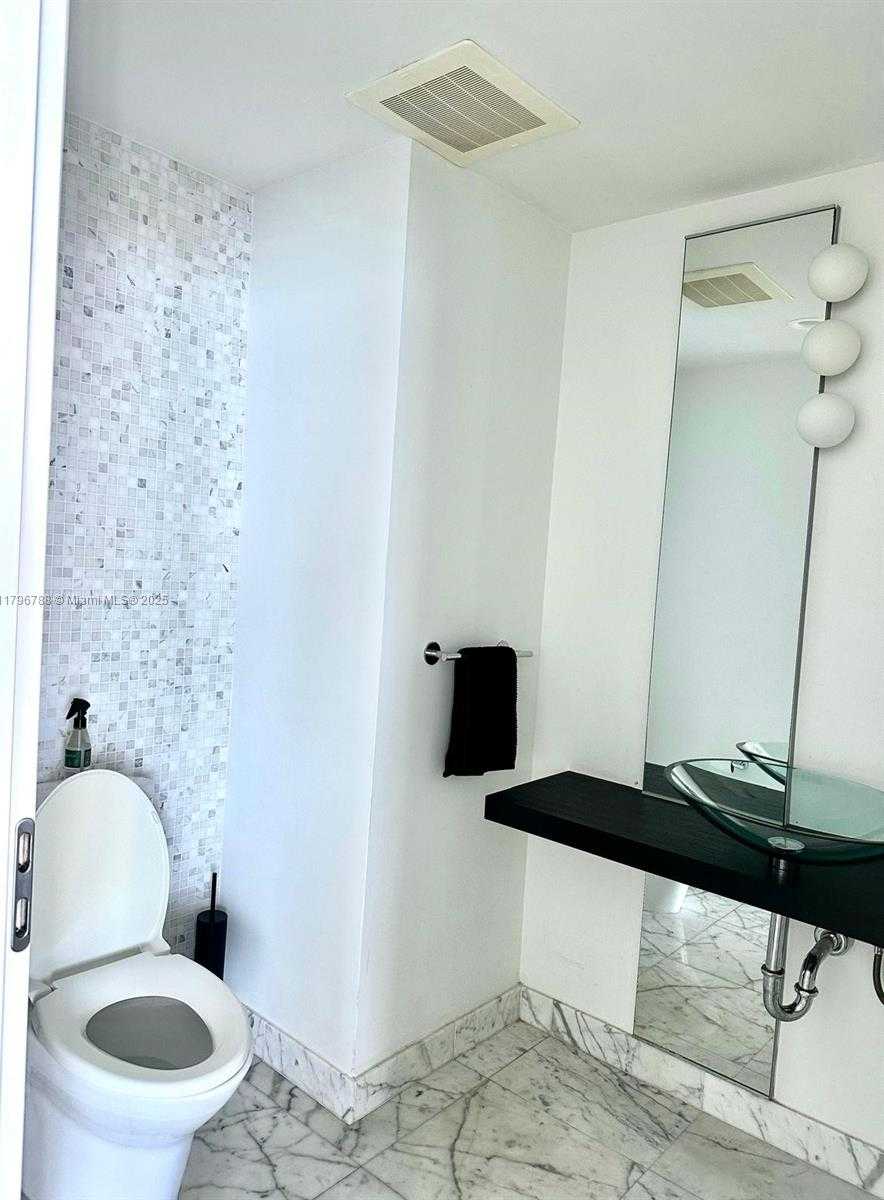 Small Image of 200 SOUTH BISCAYNE BLVD #3900, Miami Number 18