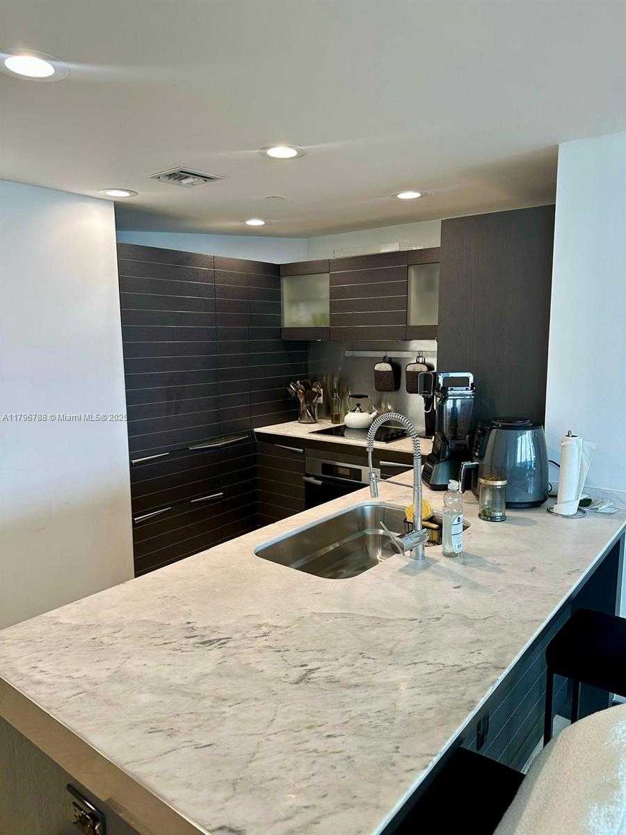 Small Image of 200 SOUTH BISCAYNE BLVD #3900, Miami Number 8