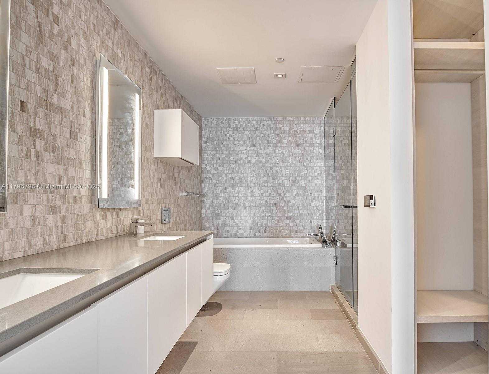 Small Image of 68 SOUTH EAST 6TH ST #3705, Miami Number 13