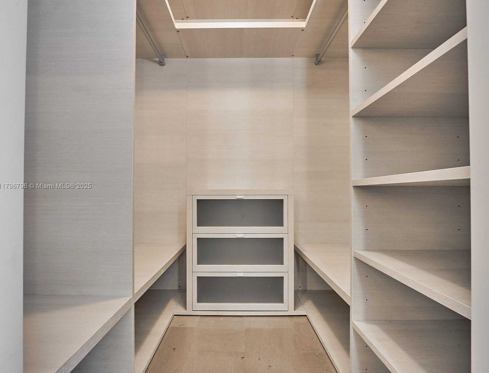 Small Image of 68 SOUTH EAST 6TH ST #3705, Miami Number 14