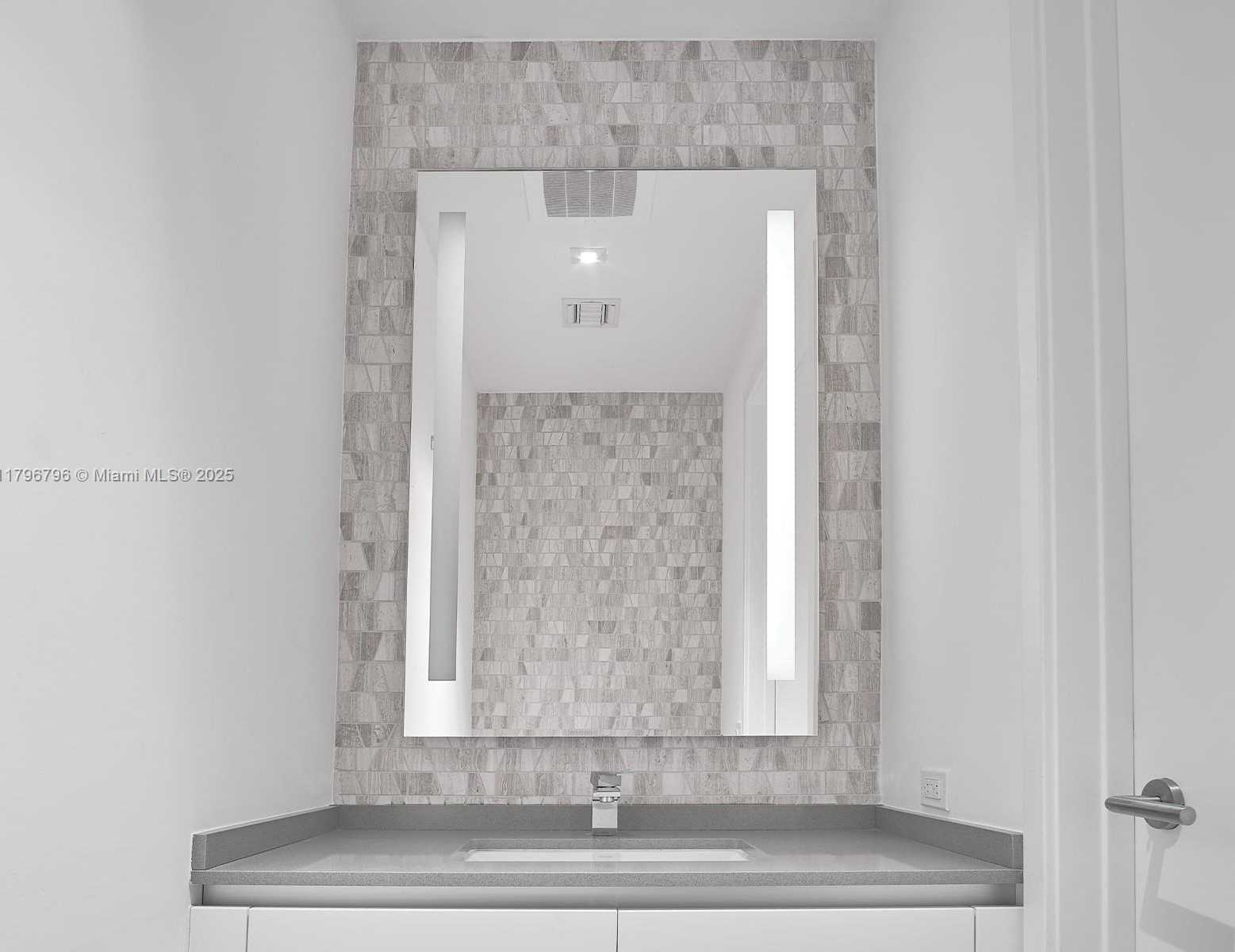 Small Image of 68 SOUTH EAST 6TH ST #3705, Miami Number 9