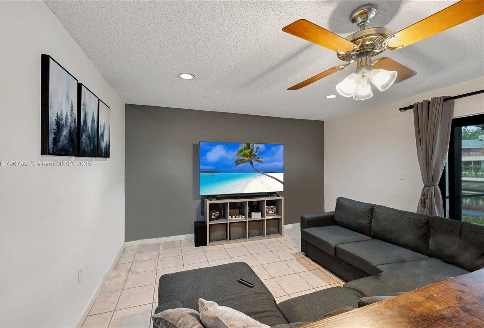 Small Image of 9885 FAIRWAY COVE LN, Plantation Number 13