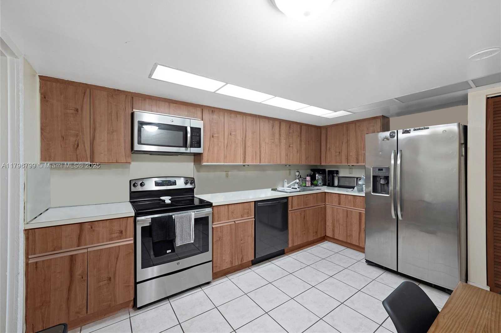 Small Image of 9885 FAIRWAY COVE LN, Plantation Number 14