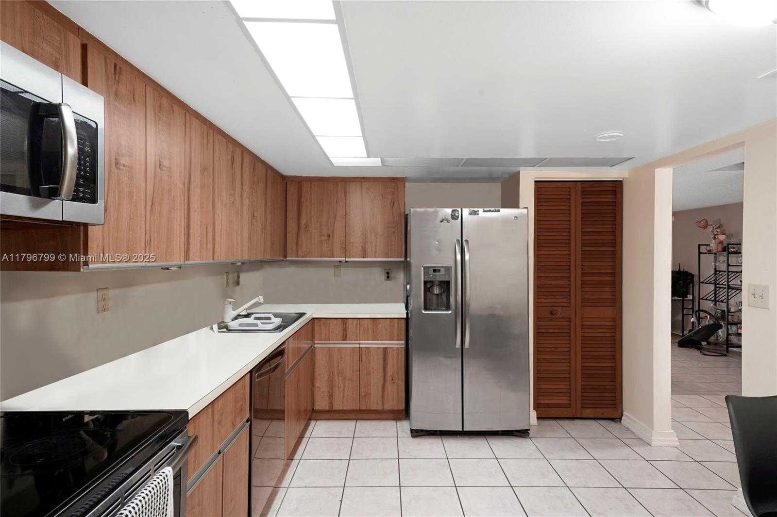 Small Image of 9885 FAIRWAY COVE LN, Plantation Number 15