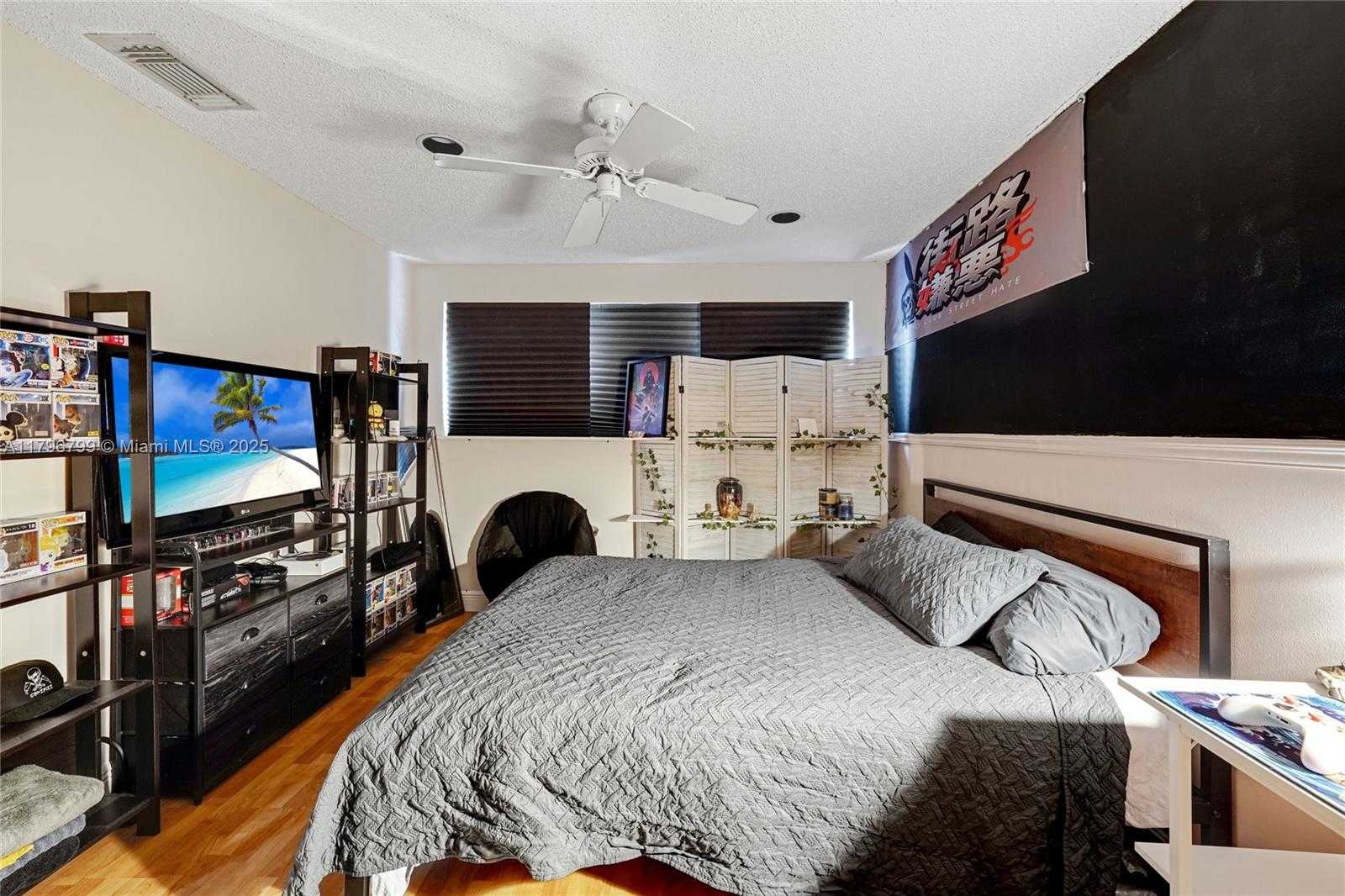 Small Image of 9885 FAIRWAY COVE LN, Plantation Number 20