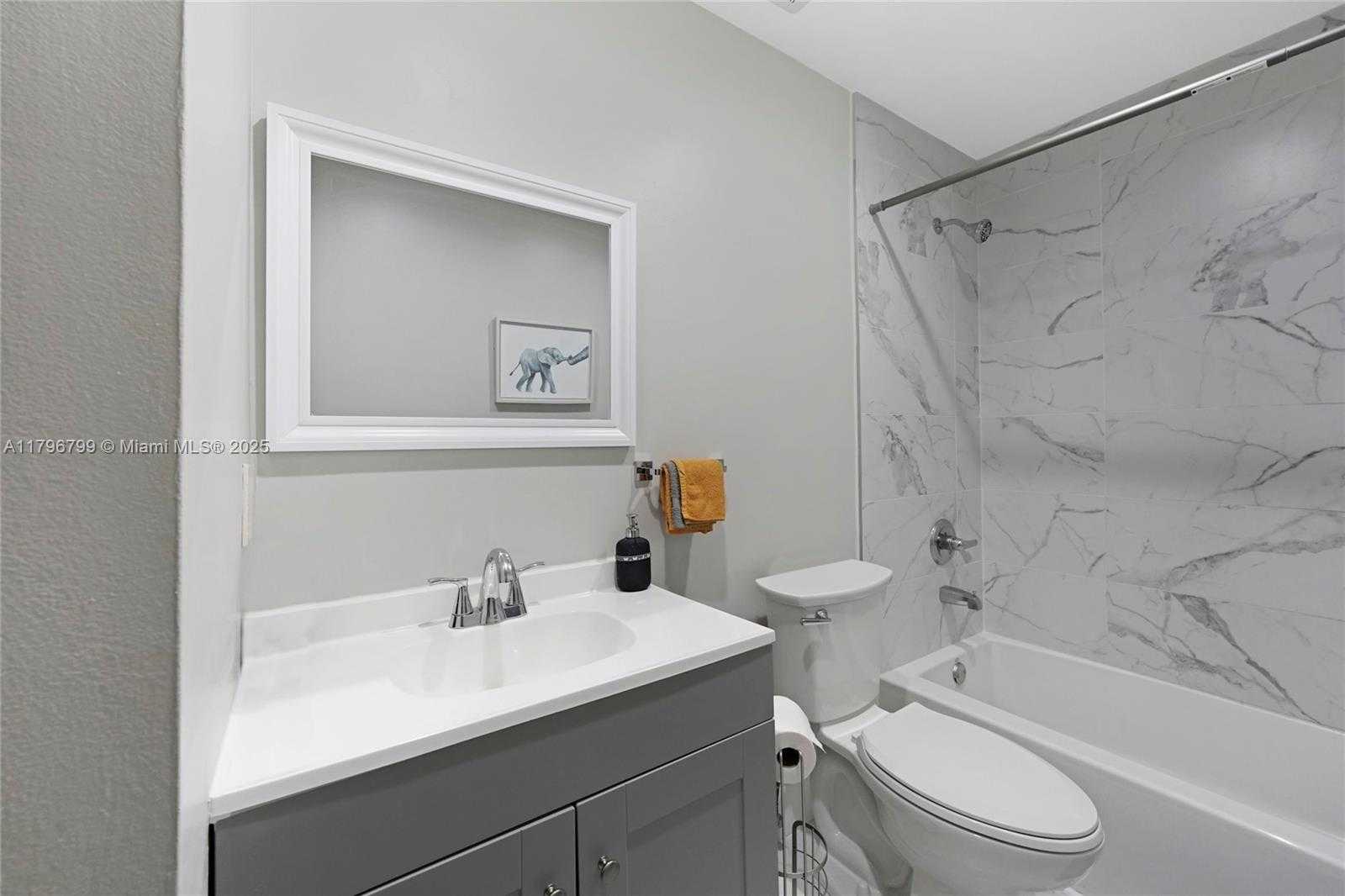 Small Image of 9885 FAIRWAY COVE LN, Plantation Number 21