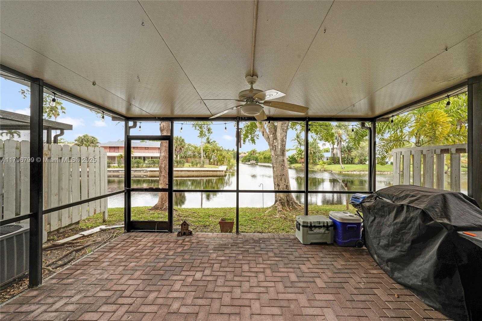 Small Image of 9885 FAIRWAY COVE LN, Plantation Number 28