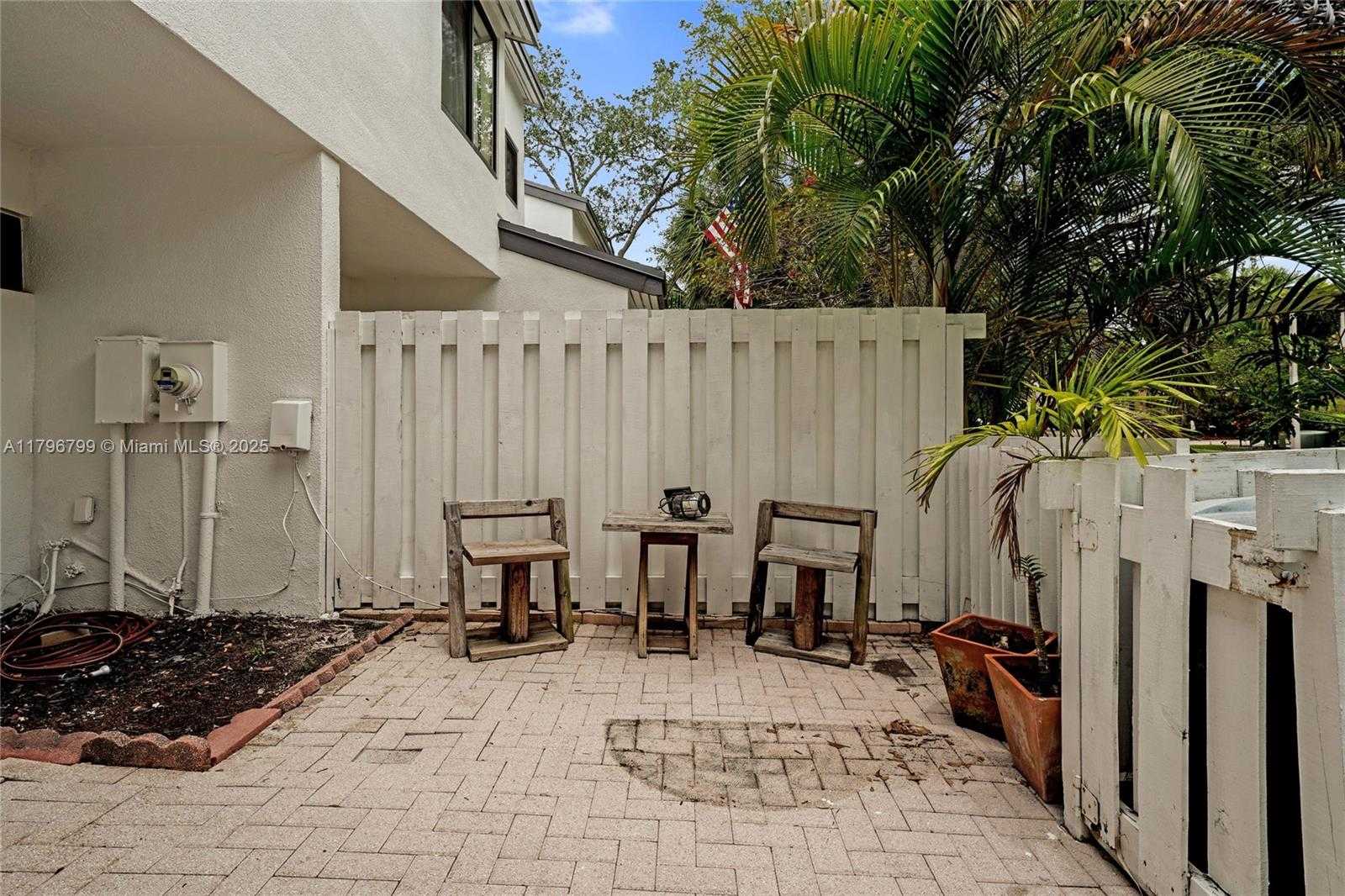 Small Image of 9885 FAIRWAY COVE LN, Plantation Number 3