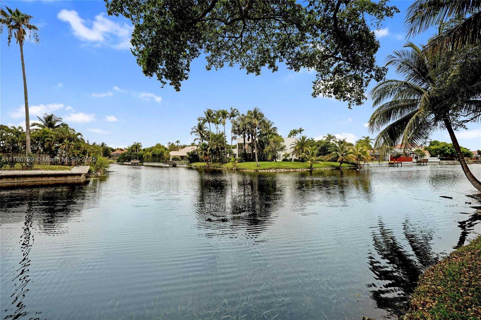 Small Image of 9885 FAIRWAY COVE LN, Plantation Number 31