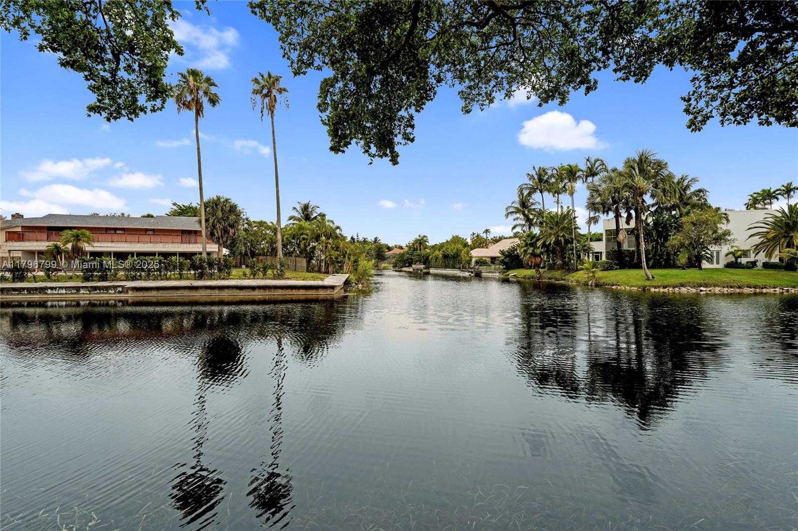 Small Image of 9885 FAIRWAY COVE LN, Plantation Number 33