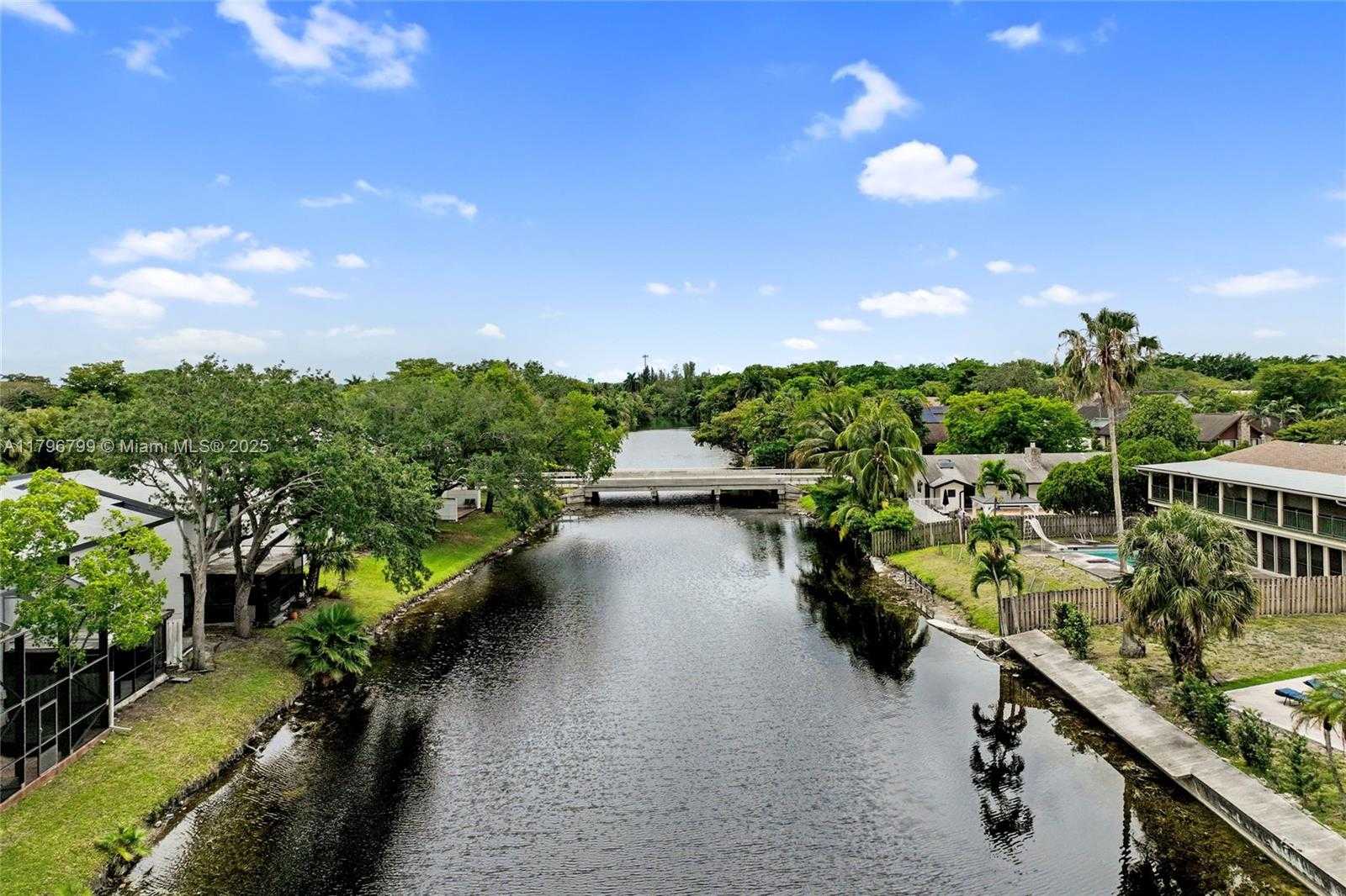 Small Image of 9885 FAIRWAY COVE LN, Plantation Number 34