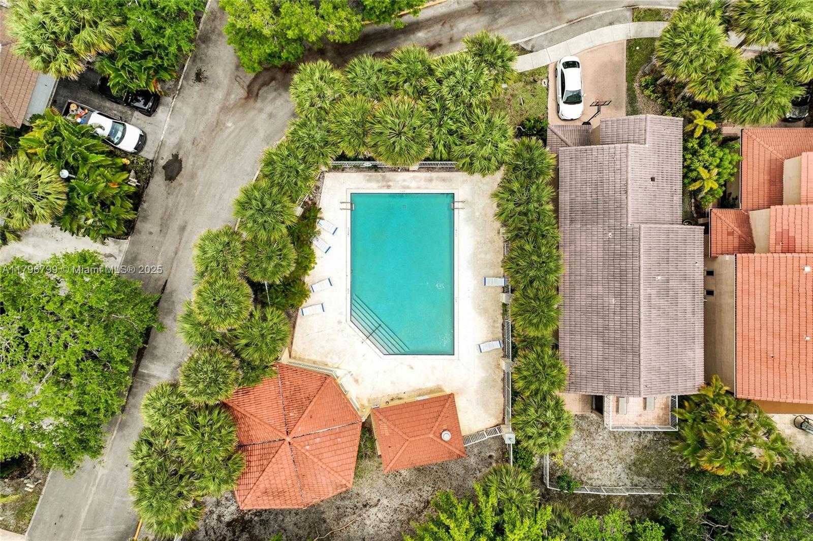 Small Image of 9885 FAIRWAY COVE LN, Plantation Number 37