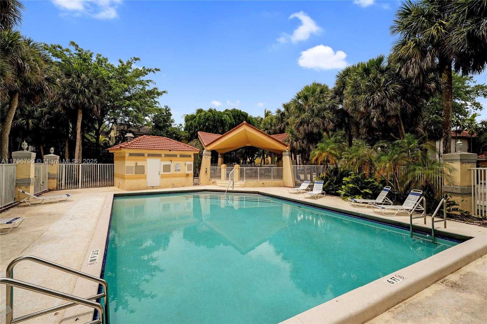 Small Image of 9885 FAIRWAY COVE LN, Plantation Number 38