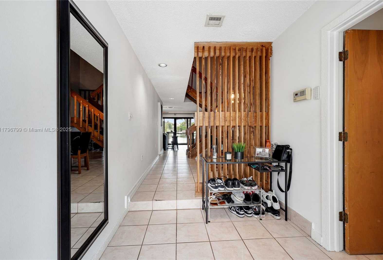 Small Image of 9885 FAIRWAY COVE LN, Plantation Number 4