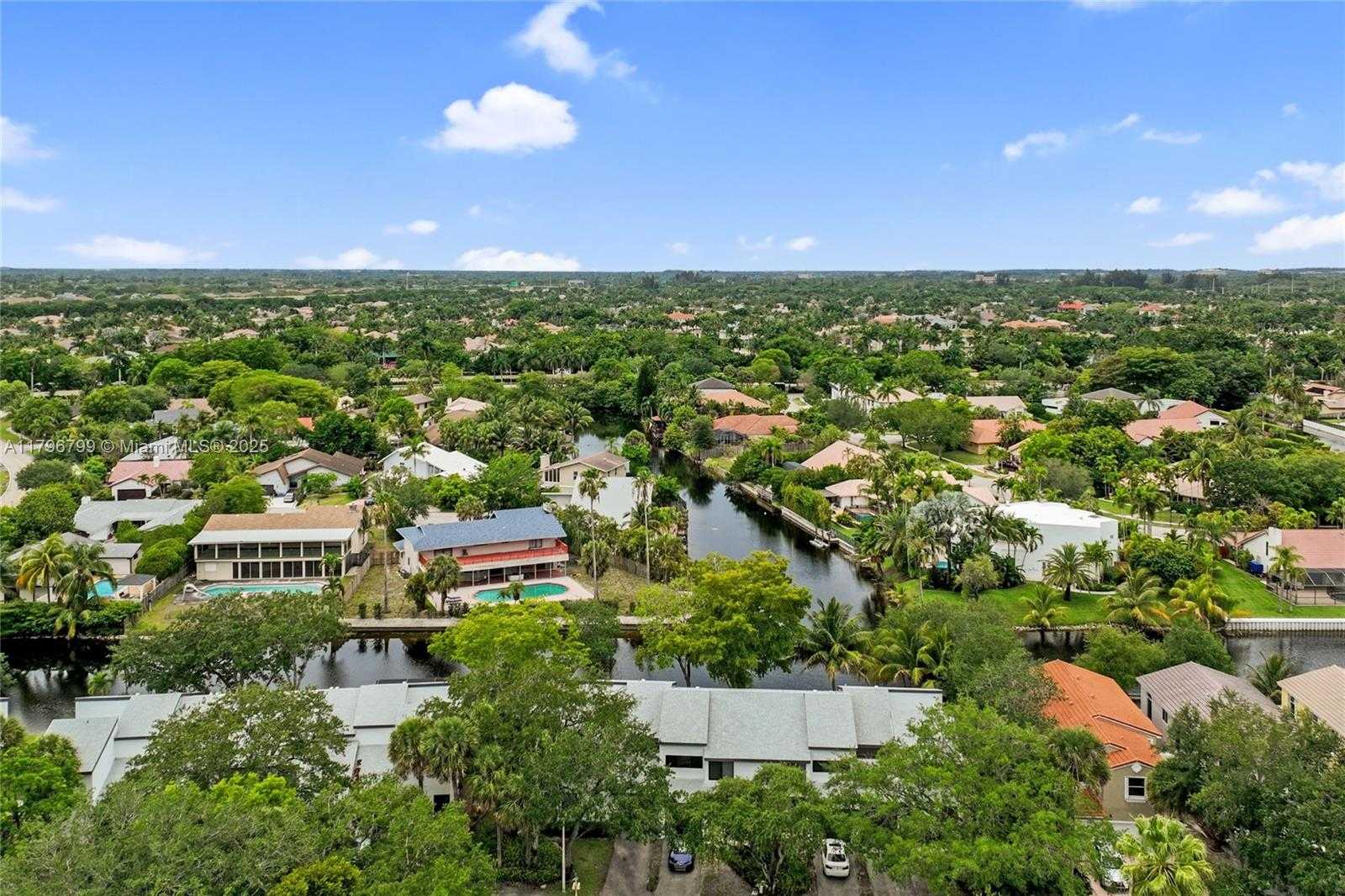 Small Image of 9885 FAIRWAY COVE LN, Plantation Number 41