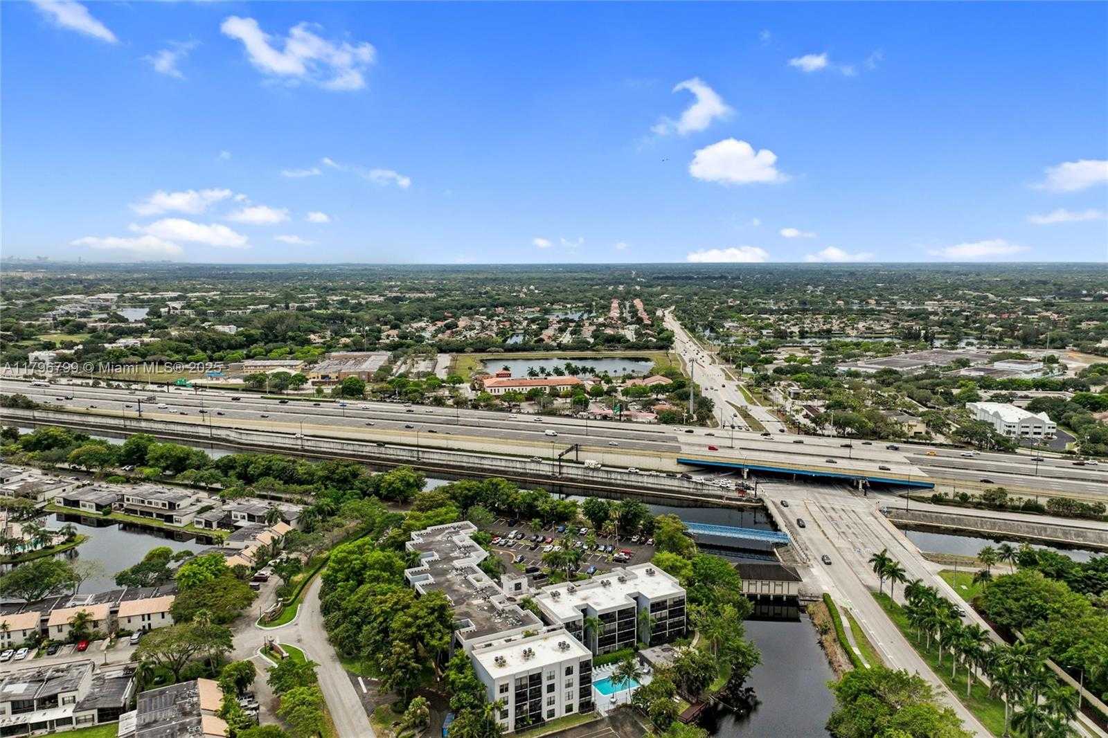 Small Image of 9885 FAIRWAY COVE LN, Plantation Number 42