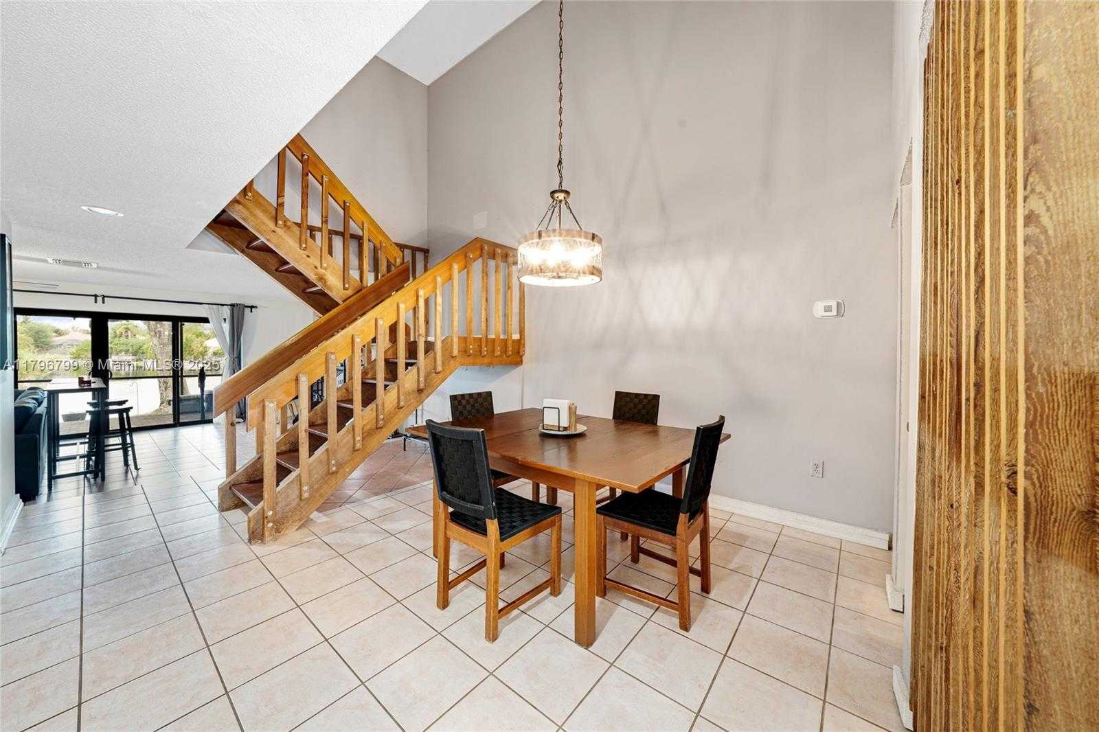 Small Image of 9885 FAIRWAY COVE LN, Plantation Number 6