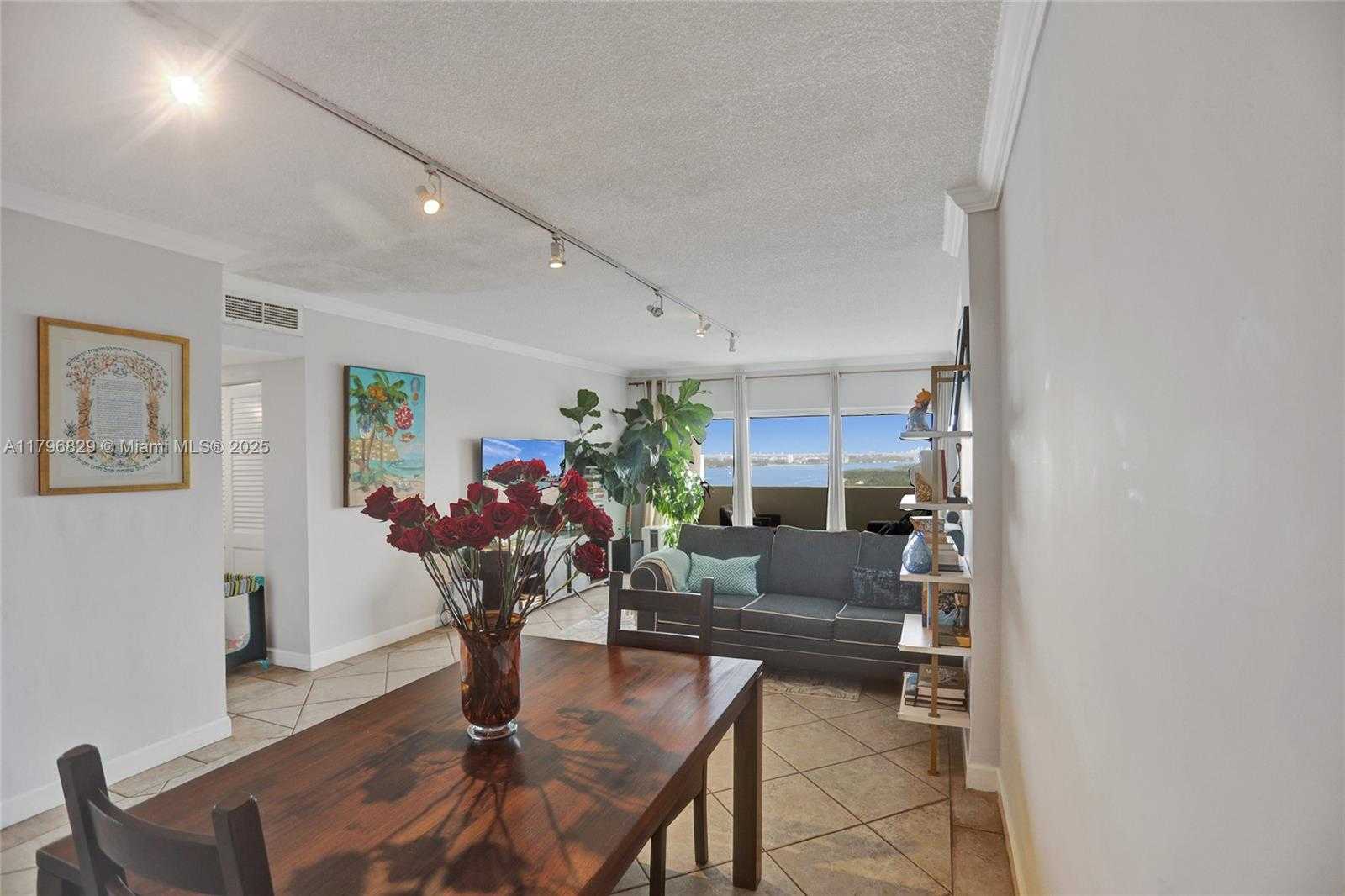 Small Image of 300 BAYVIEW DR #PH10, Sunny Isles Beach Number 10