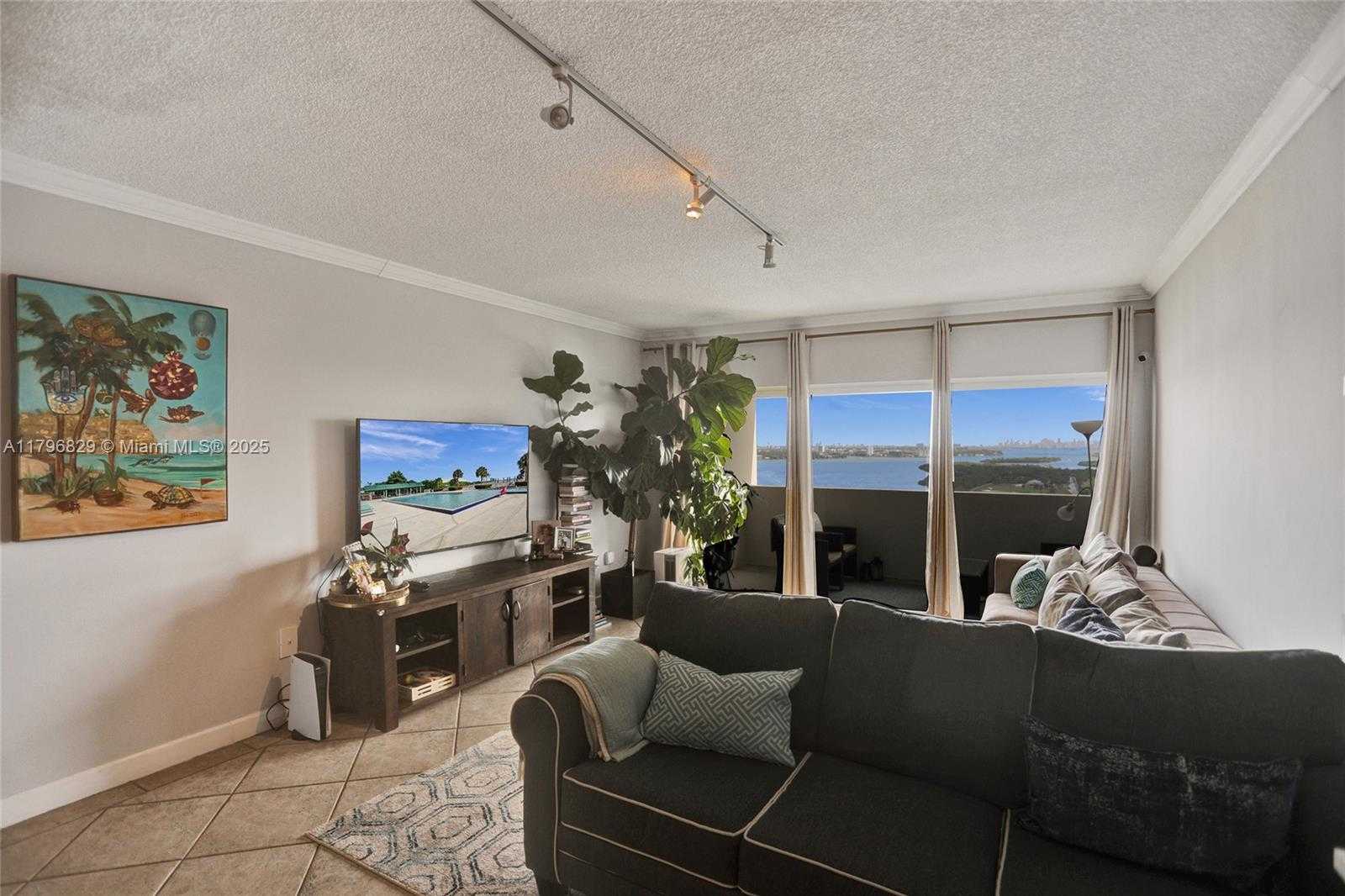 Small Image of 300 BAYVIEW DR #PH10, Sunny Isles Beach Number 12
