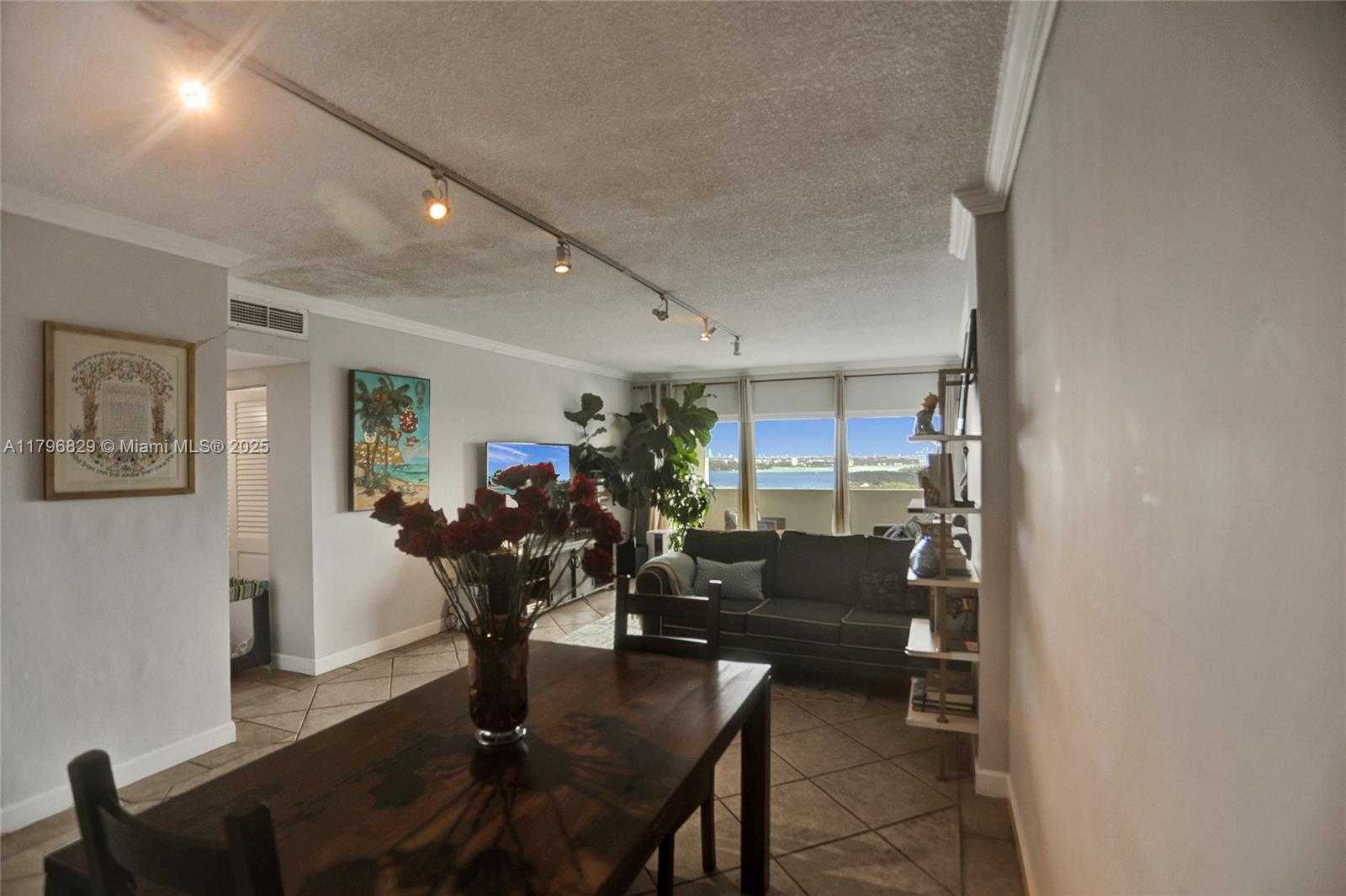 Small Image of 300 BAYVIEW DR #PH10, Sunny Isles Beach Number 13