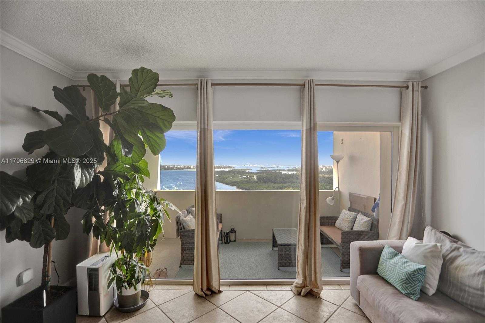 Small Image of 300 BAYVIEW DR #PH10, Sunny Isles Beach Number 14