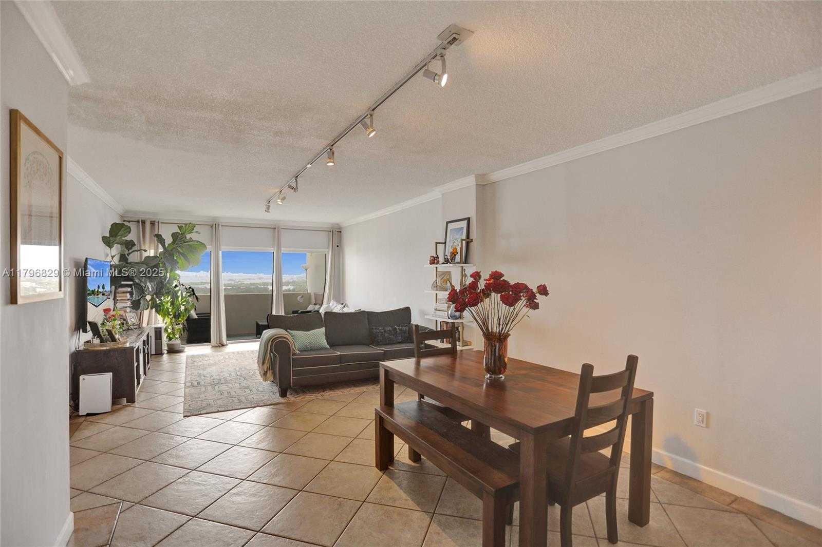 Small Image of 300 BAYVIEW DR #PH10, Sunny Isles Beach Number 16
